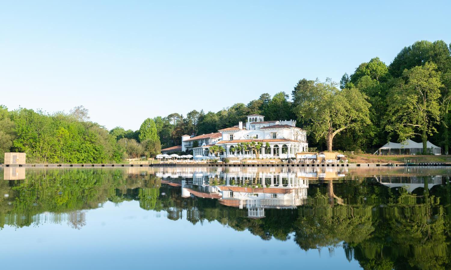 Photo Brindos, Lac & Château